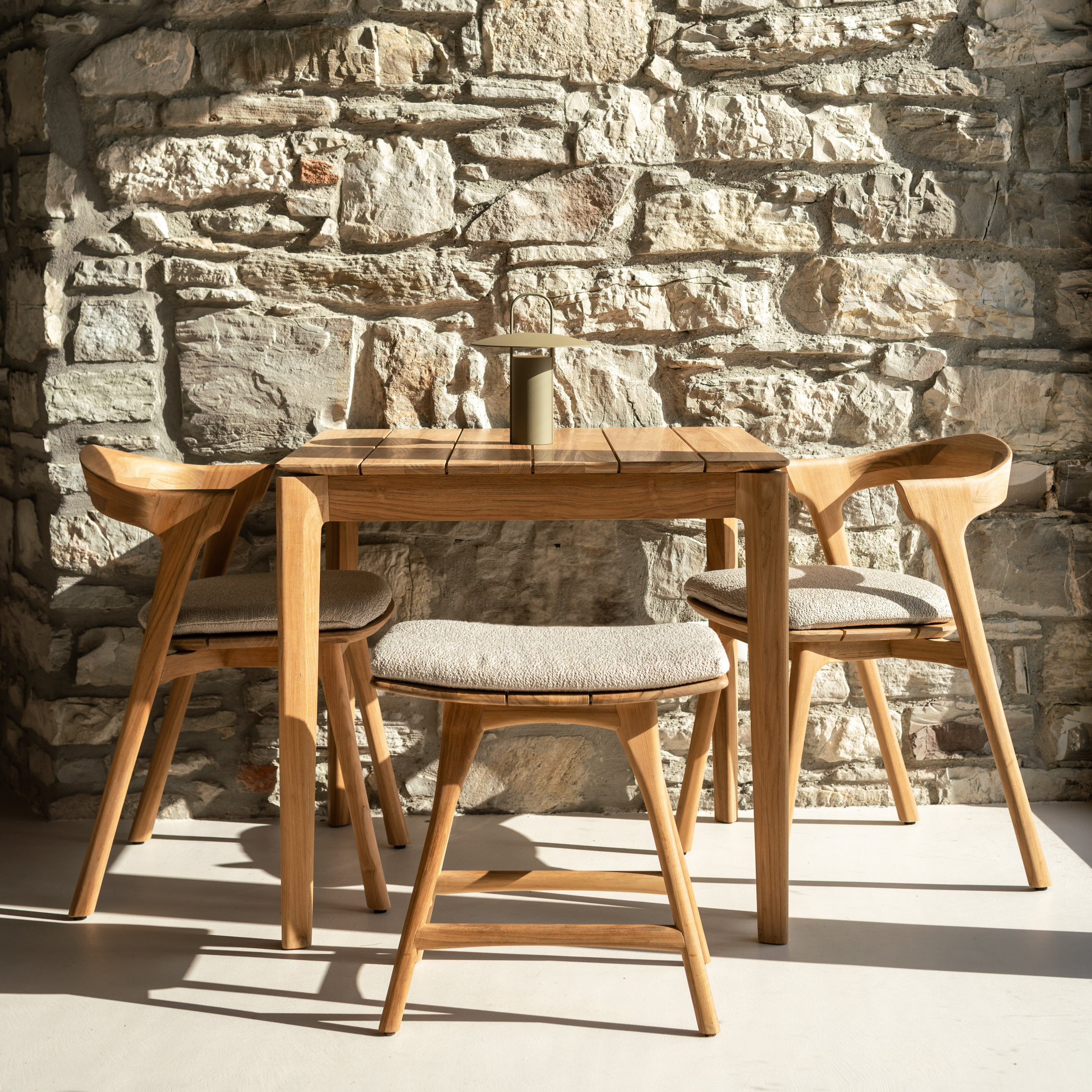 10296_Bok_outdoor_dining_table_10155_Bok_outdoor_dining_chair_21096_Bok_cushion_off_white_10288_Osso_outdoor_stool_21243_Osso_stool_cushion_off_white_HQ-2